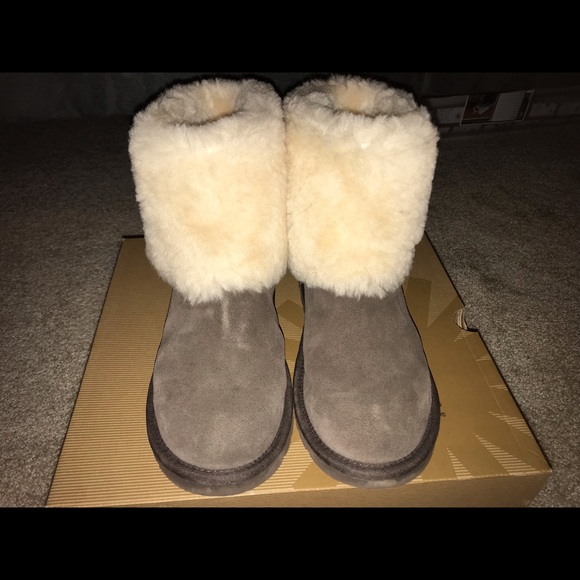 Ugg Ellee Boots - Barely Worn - Picture 2 of 7